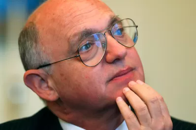 Timerman: percibo en la posición británica un fuerte olor a petróleo