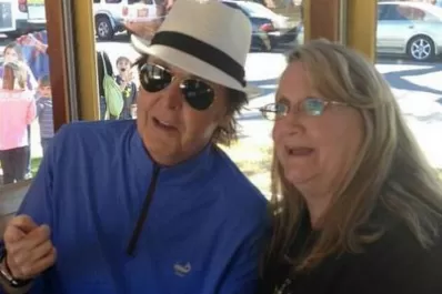 Paul McCartney se hizo pasar por un músico callejero