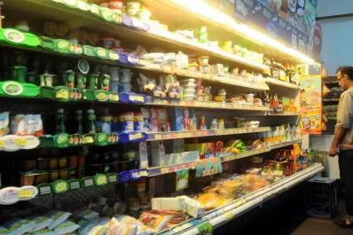 La oposición criticó la prohibición a los supermercados de publicitar ofertas