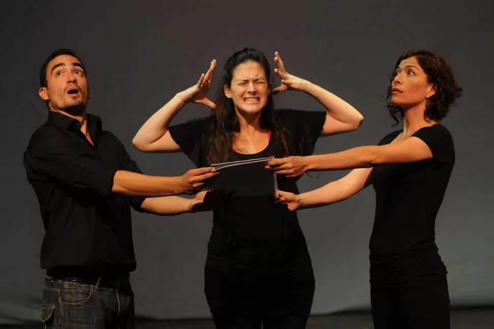 ACTORES-NARRADORES. Facundo Vega Ancheta, Eloísa Martínez Romero y Daniela Canseco. LA GACETA / FOTO DE INÉS QUINTEROS ORIO