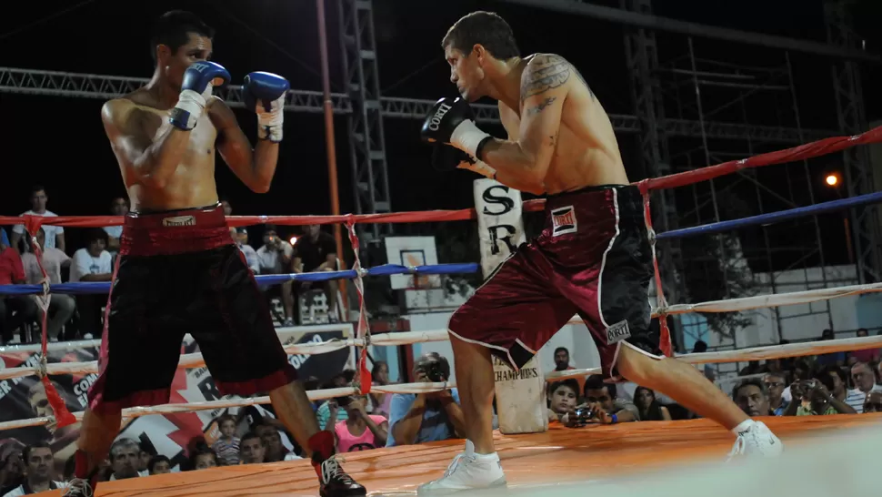  PELEA ESTELAR. Martín Antonio Coggi y José Gustavo Iturria en el ring. LA GACETA / FOTO DE MARIA SILVIA GRANARA