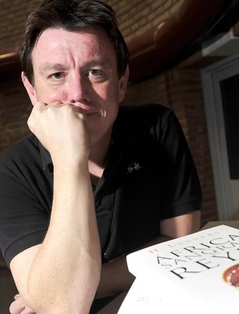 OCUPACIONES. Hernán Lanvers enseña materias de ingreso a Medicina; la escritura es su segunda actividad. 