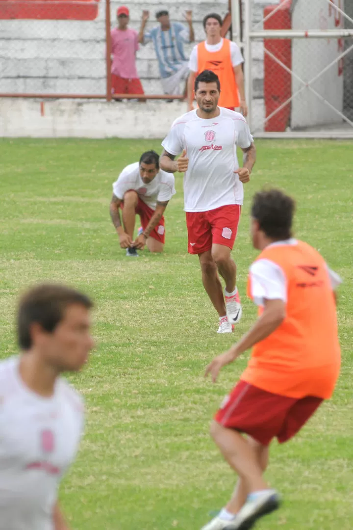 REFERENTE. El goleador Balvorín se pondrá bajo las órdenes de Roldán. 