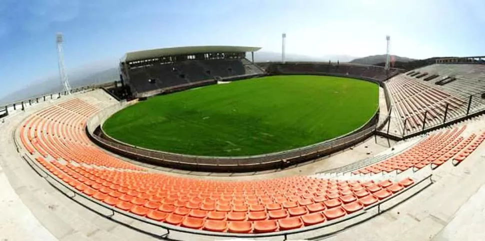 LA VERDADERA JOYA DEL VALLE. El estadio Bicentenario ofrece todas las garantías en las inmediaciones y en su interior. El problema estará en el traslado de los simpatizantes tucumanos. 