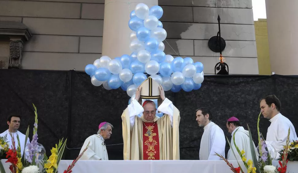 RESPETADO. Bergoglio cuenta con apoyo a nivel internacional. DYN (ARCHIVO)