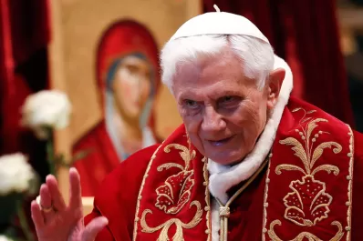 Benedicto XVI tiene un marcapasos desde hace diez años