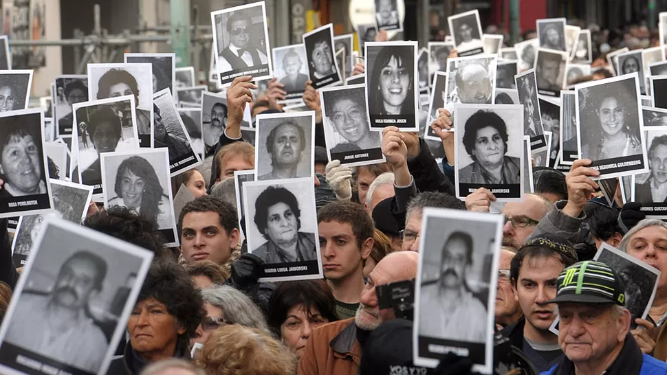 RECUERDO DEL HORROR. En el atentado a la AMIA murieron 85 personas. TELAM