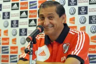 Ramón Díaz: tener el celular (de Dios) es trabajar