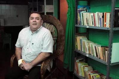 Hizo de su casa una biblioteca popular