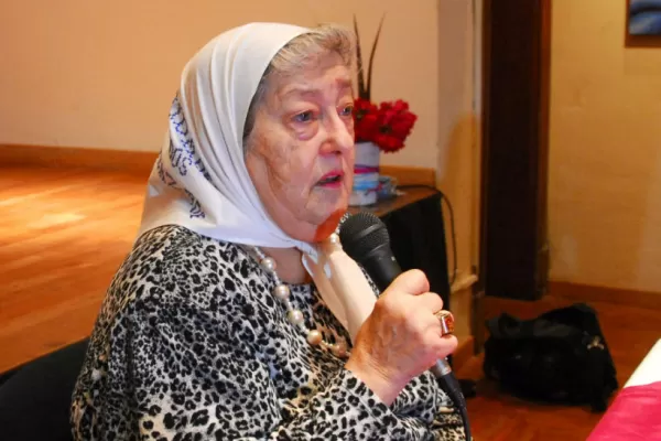 Oyarbide llamó a declarar a Hebe de Bonafini por el escándalo de los Schoklender