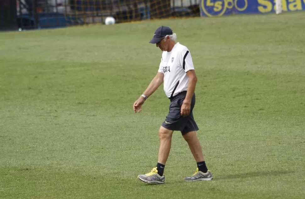 MUCHO TRABAJO. Bianchi reconoció las fallas que mostró Boca frente a Toluca. 