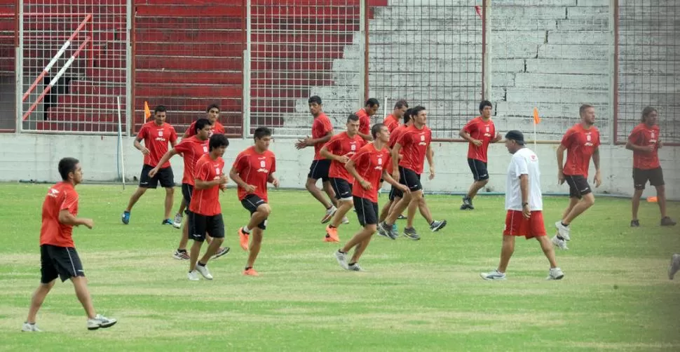 UN EQUIPO AGRESIVO. Es lo que pretende Roldán. El DT hizo mucho hincapié en lo táctico. No quiero más  pelotazos, pidió el entrenador, que quiere un equipo con mucho toque al ras del piso 