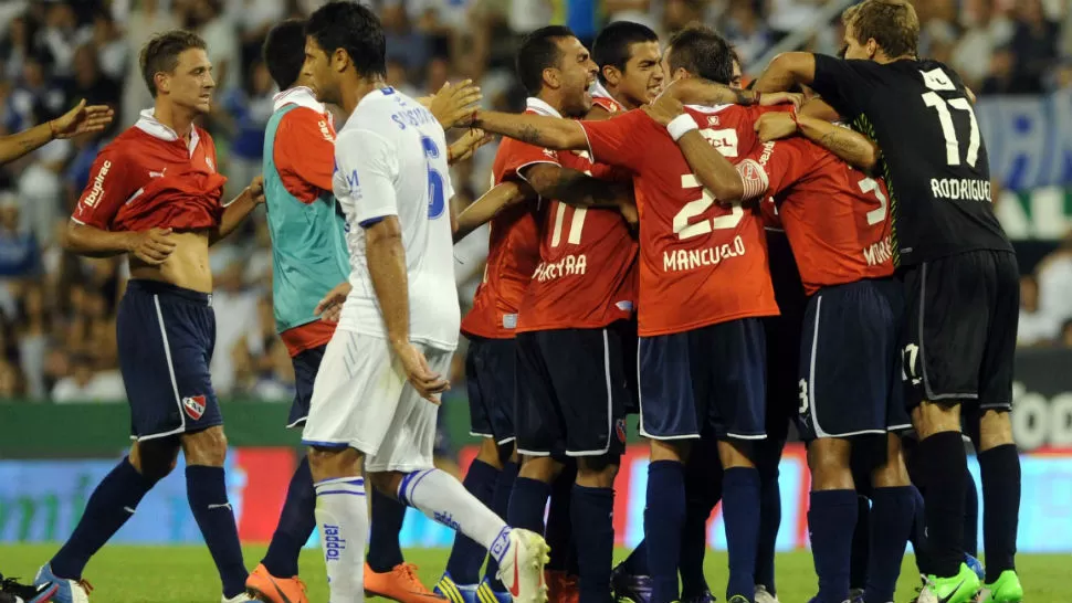 FESTEJO. El Rojo y un triunfo vital de cara a los promedios. TELAM