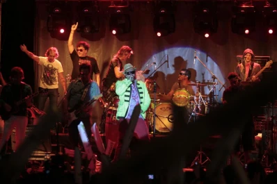 Simpáticos de día, alegres y fiesteros de noche