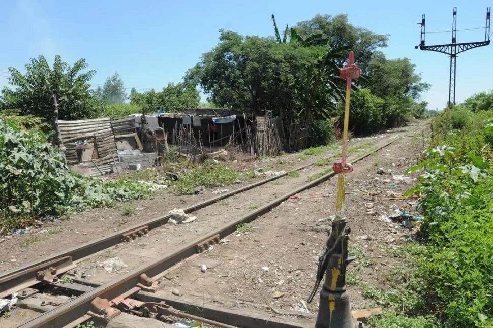 EN LAS VÍAS. Al sudeste de la capital está el barrio Ampliación Miguel Lillo.  