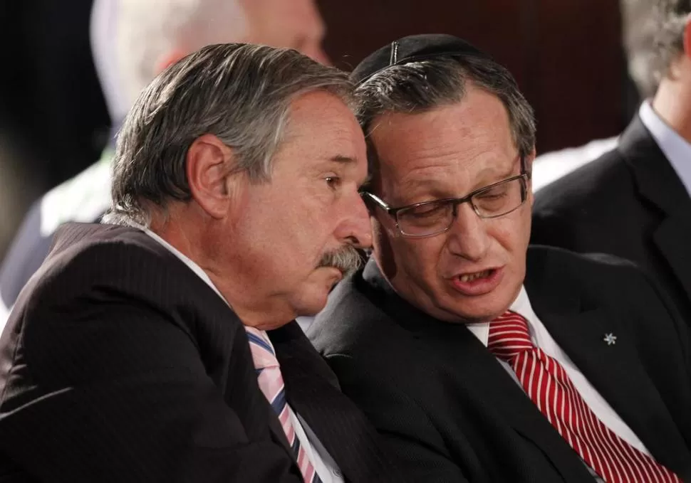 CRÍTICOS. Schlosser (DAIA) y Borger (AMIA) cuestionaron al Gobierno. REUTERS (ARCHIVO)