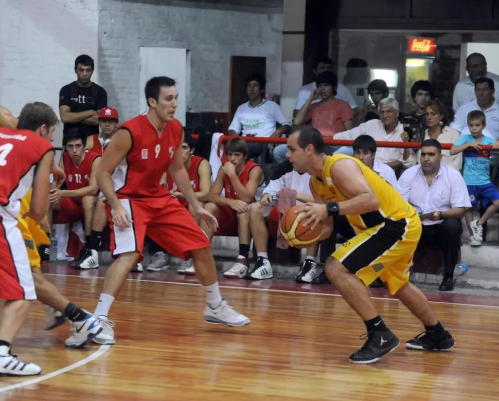 BAJA. Muruaga sufrió una dolorosa lesión en la rodilla, que lo marginará hasta el final de la fase de Conferencias. 