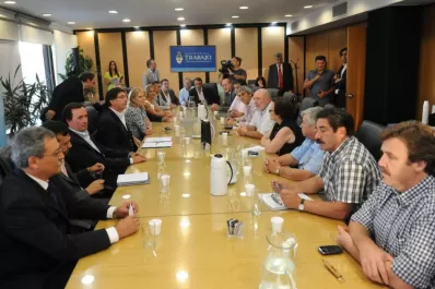 Docentes del país analizan medidas de fuerza por el aumento del 22%