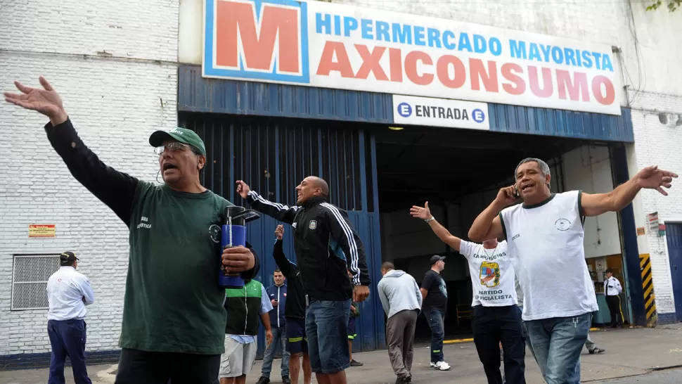 MAXIPIQUETE. Treinta de los 32 locales en todo el país están cercados por los gremialistas. TELAM