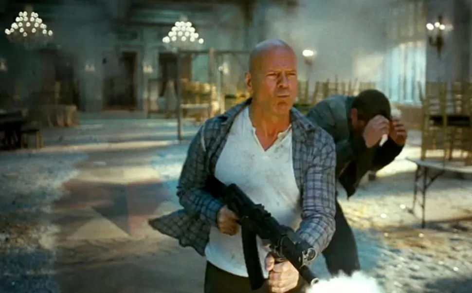 MCCLANE NO SE RINDE. Willis se divierte con el papel. Los fans, felices. 