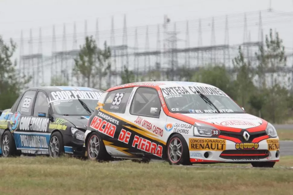 UN CHOQUE QUE COMPLICÓ. El VW Gol de Mohamed fue chocado en el paragolpe, lo que generó dificultades en el manejo. 