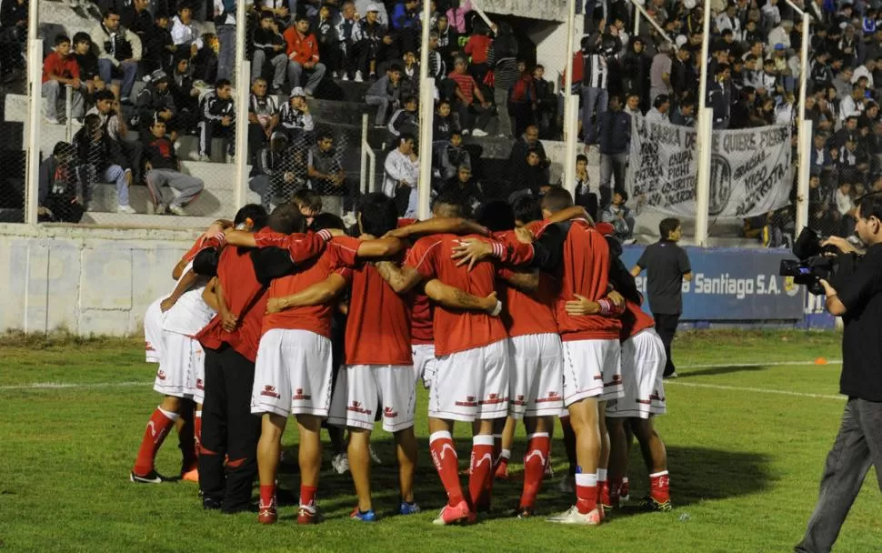 TODOS UNIDOS EN BUSCA DE LA GLORIA. En San Martín saben que el primer objetivo está cada vez más cerca. La unión grupal es fundamental para encarar los últimos pasos en la ronda clasificatoria y comenzar a pensar en parte decisiva del torneo 