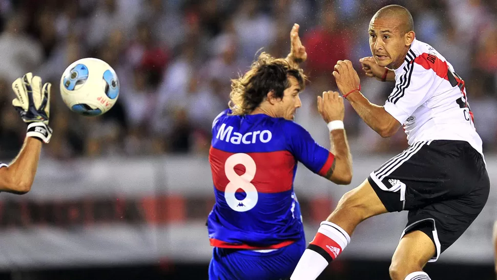 GOLEADOR. El ingreso del Chino Luna fue clave para que River vuelva al partido y se quede con los tres puntos. TELAM