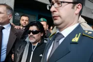 Maradona llegó a Italia para defender su inocencia