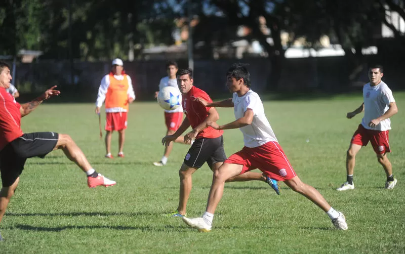 JUEGAN EL DOMINGO. El equipo alternativo de San Martín se enfrentará a Guaraní, en Posadas. (Foto La Gaceta)