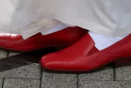 De los zapatos rojos de Prada, a los mocasines hechos en México