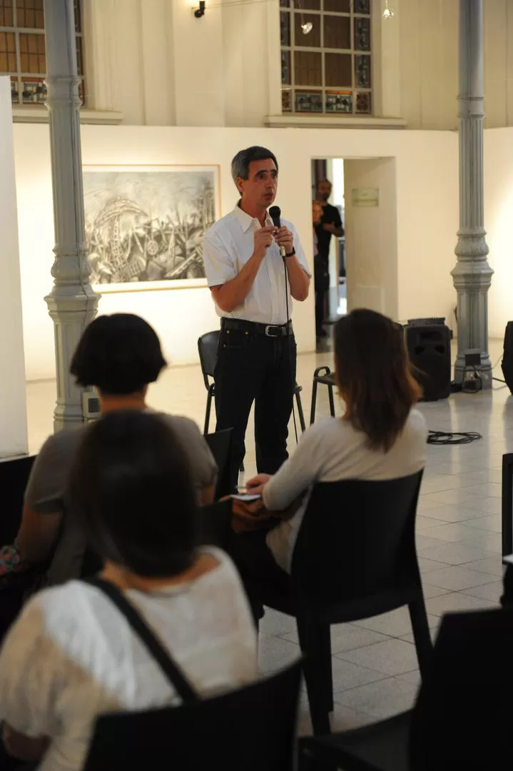 CON LOS JÓVENES. Orta contó sus experiencias y habló de sus obras, realizadas en Argentina y en Europa.  