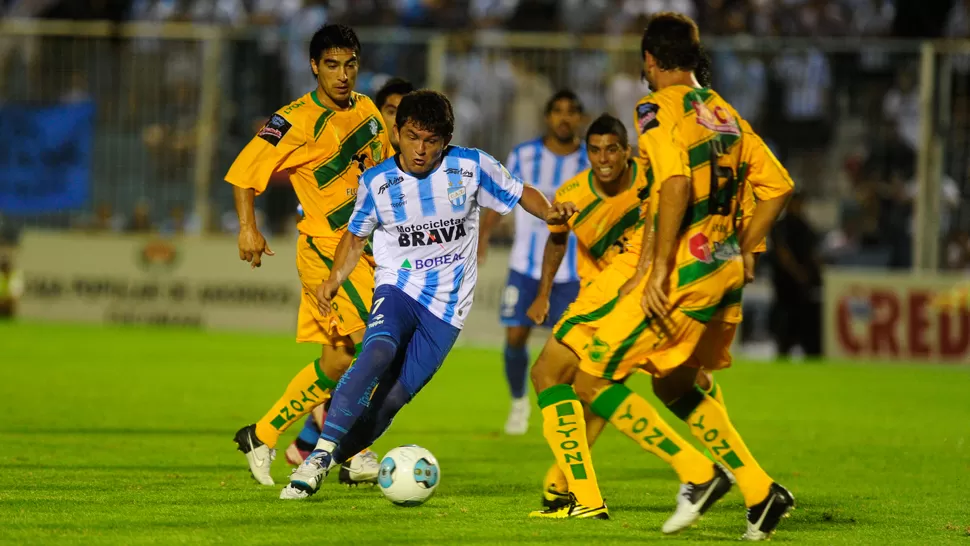 CUIDADO. Rodríguez es el jugador más valioso del decano y no quiere perderse el partido ante San Martín. ARCHIVO LA GACETA / JORGE OLMOS SGROSSO