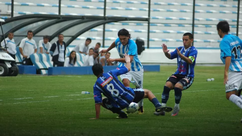 BUSCA VERTIGO. RR mandó a Montiglio a la cancha para el segundo tiempo. ARCHIVO LA GACETA