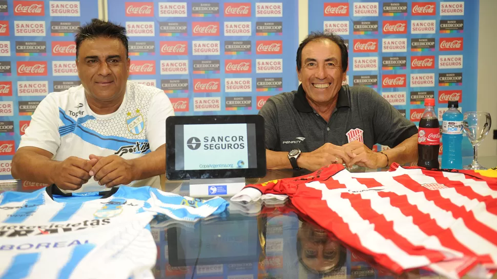 PAZ Y AMOR. Los técnicos se unieron al pedido de un partido sin violencia. LA GACETA. FOTO DE HECTOR PERALTA.