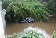 Así quedó el auto del joven que murió al caer en el río Lules