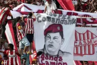 El homenaje a Chávez de los hinchas santos llegó a Venezuela