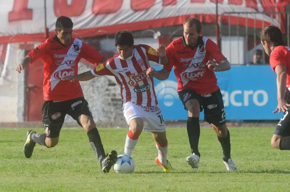 SUPERIORIDAD. Nicolás Roldán aportó la precisión de la pegada, pero le costó generar juego. San Martín volvió a cometer viejos errores en Mendoza. 