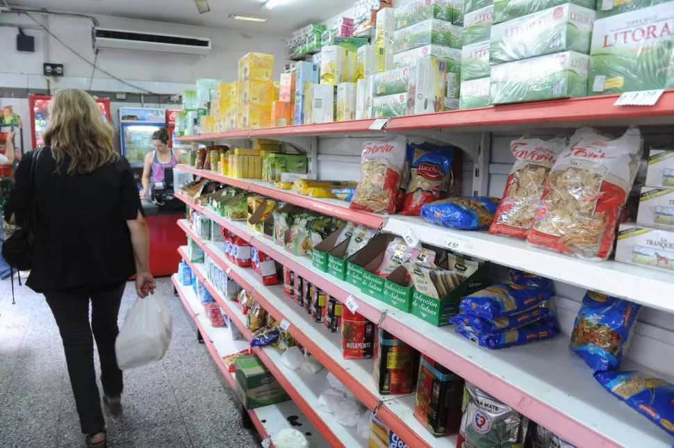 EN CONTRA. Los pequeños supermercadistas consideran que la tarjeta del Gobierno provocará distorsiones. LA GACETA / FOTO DE HECTOR PERALTA