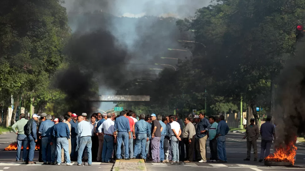 NO PASA NADIE. La protesta generó numerosos problemas. LA GACETA / FOTO DE DIEGO ARAOZ