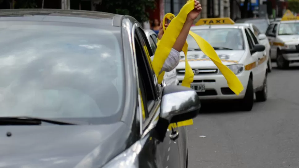 CON BOCINAS. Hubo automovilistas que se sumaron al festejo en las calles. LA GACETA / FOTO DE JUAN PABLO SANCHEZ NOLI