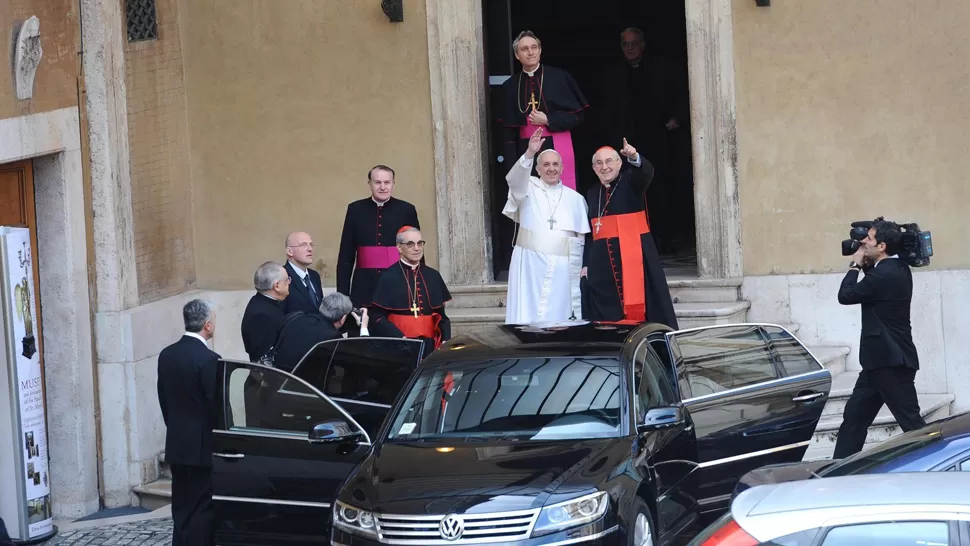 BAJO PERFIL. Francisco ingresó a la Basílica de Santa María la Mayor por una puerta lateral. EFE