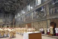 El Papa tropieza durante una audiencia con los cardenales
