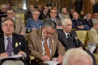 Acusados por genocidio, lucieron escarapelas con los colores del Vaticano