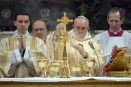 El Vaticano rechaza las denuncias que vinculan al Papa con la dictadura