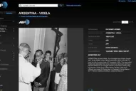 La falsa foto viral del Papa Francisco: quién es el cura que le da la comunión a Videla