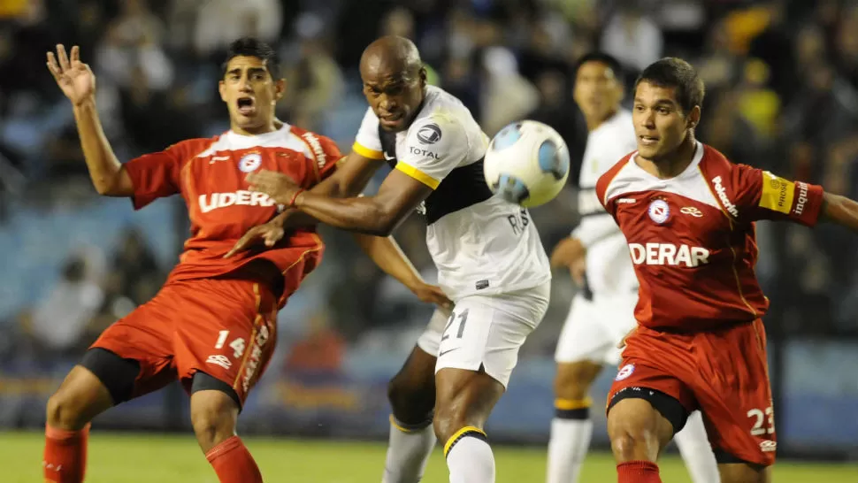 MANO A MANO. Boca y Argentinos no se sacaron ventajas y empataron 1 a 1. DYN