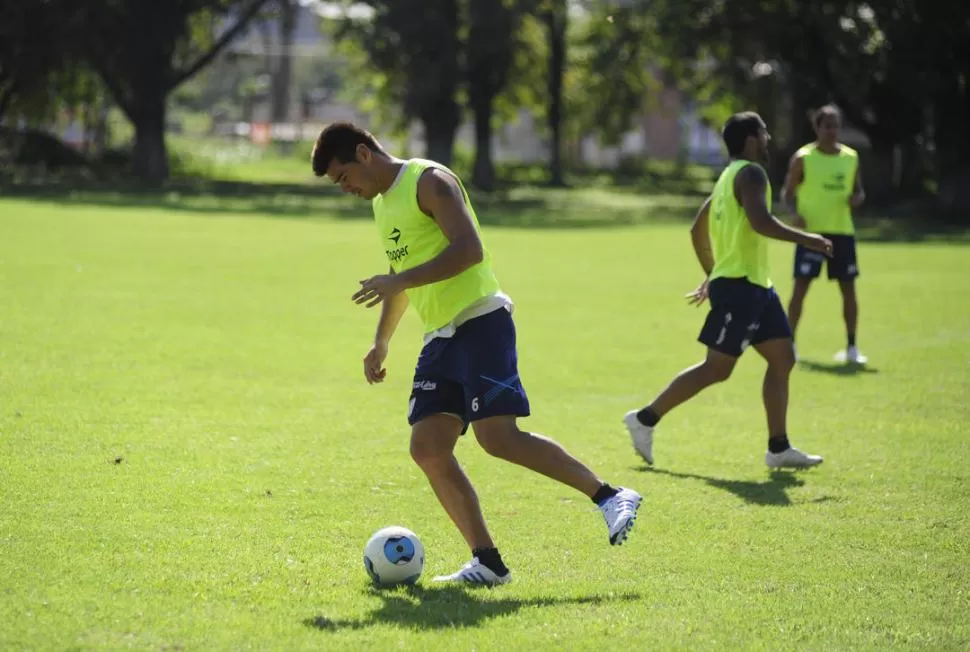 SOCIEDAD. Mármol y el capitán Barone forman una dupla aguerrida atrás. No son habilidosos, pero sí difíciles de superar. 