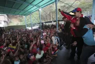Maduro asegura que es hijo y apóstol de Hugo Chávez