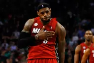 LeBron James lleva a Miami Heat a la historia
