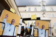 El merchandising del Papa es cada vez más variado